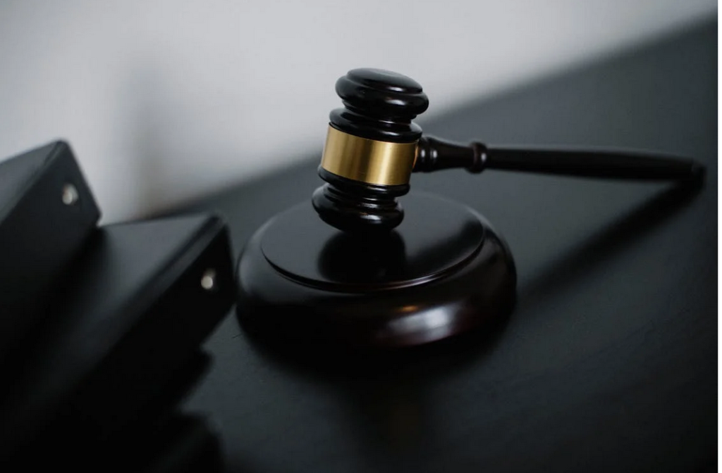 The Role of a Commerce Legal Counselor: Key Responsibilities, Expertise, and How They Navigate Business Legal Issues